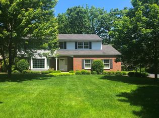 692 Linden Ave, Lake Forest, IL 60045