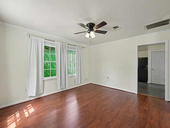5th image of 506 Texas St