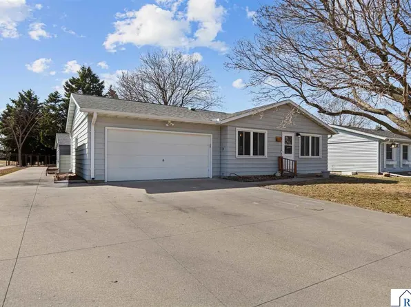 3 Devonshire Pl, Mankato, MN 56001