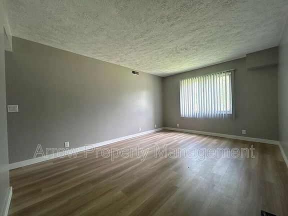 4th image of 1725 N Iowa Ave APT 7