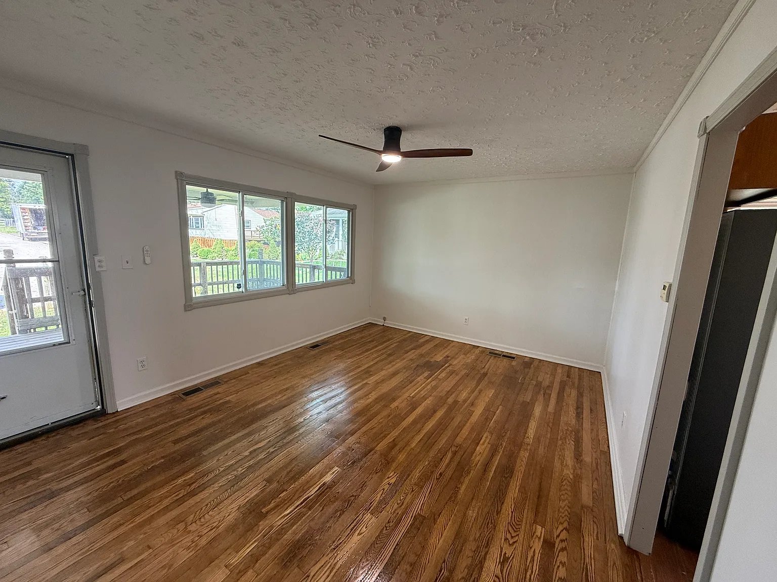 3 bed, $1,600 — Photo 4