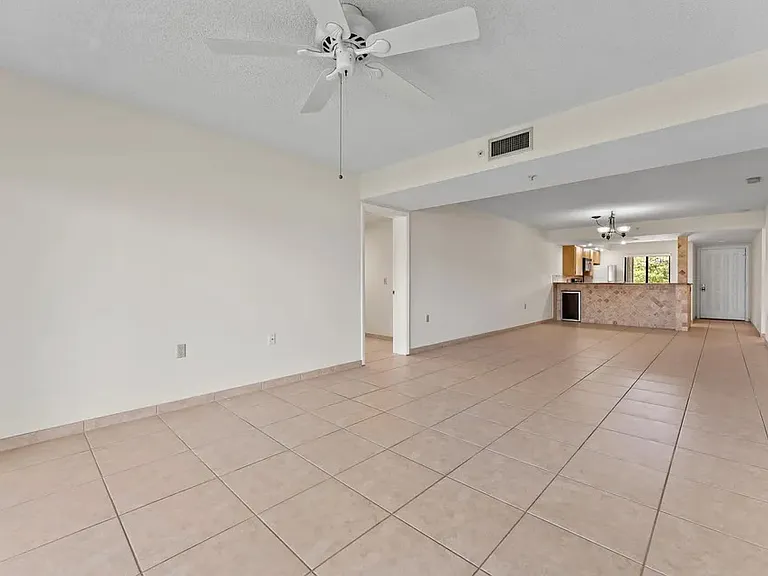 801 Seafarer Cir #302 — Photo 5