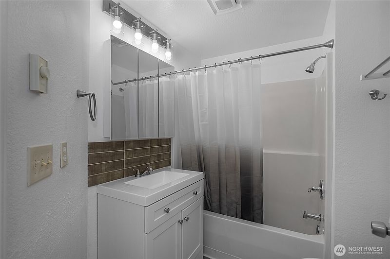 5th image of 40 E Lambeth Way