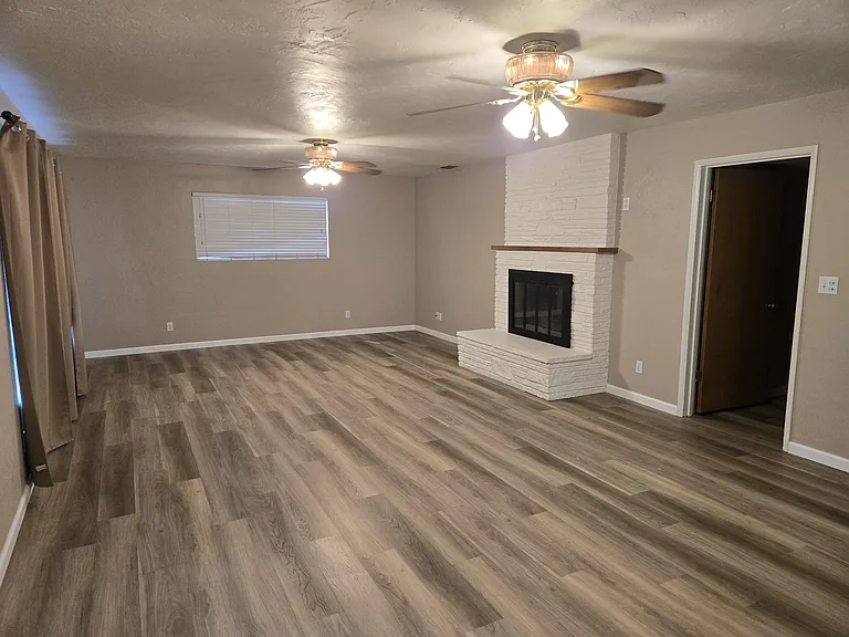 1860 W Henderson Ave #A — Photo 27