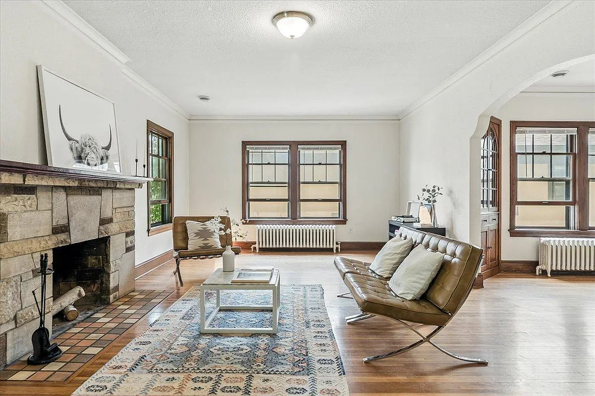 3 bed, 1.5 bath, 1900 sqft, $2,395 — Photo 4