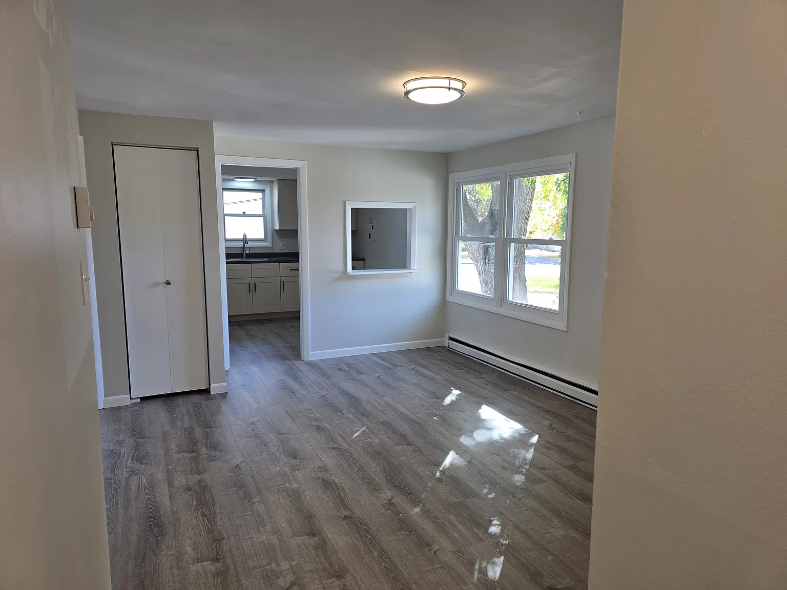 3 bed, 1000 sqft, $1,950 — Photo 1