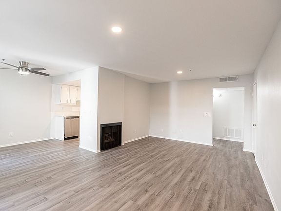 5th image of 10755 Kling St #205