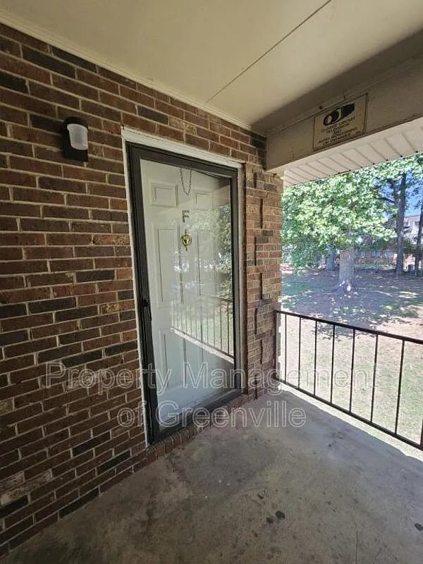 1 bed, 1.0 bath, 810 sqft, $799 — Photo 2