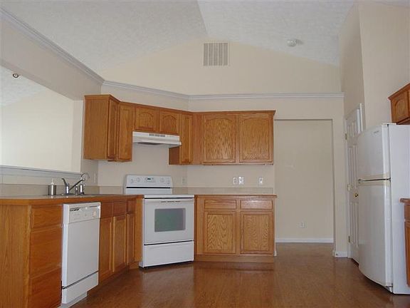 3rd image of 2610 Hillsdale Dr