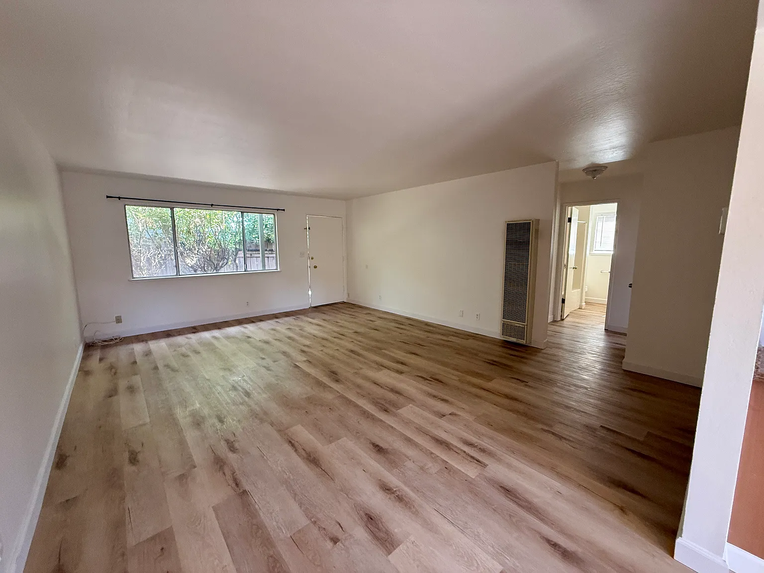 2 bed, 900 sqft, $2,450 — Photo 3