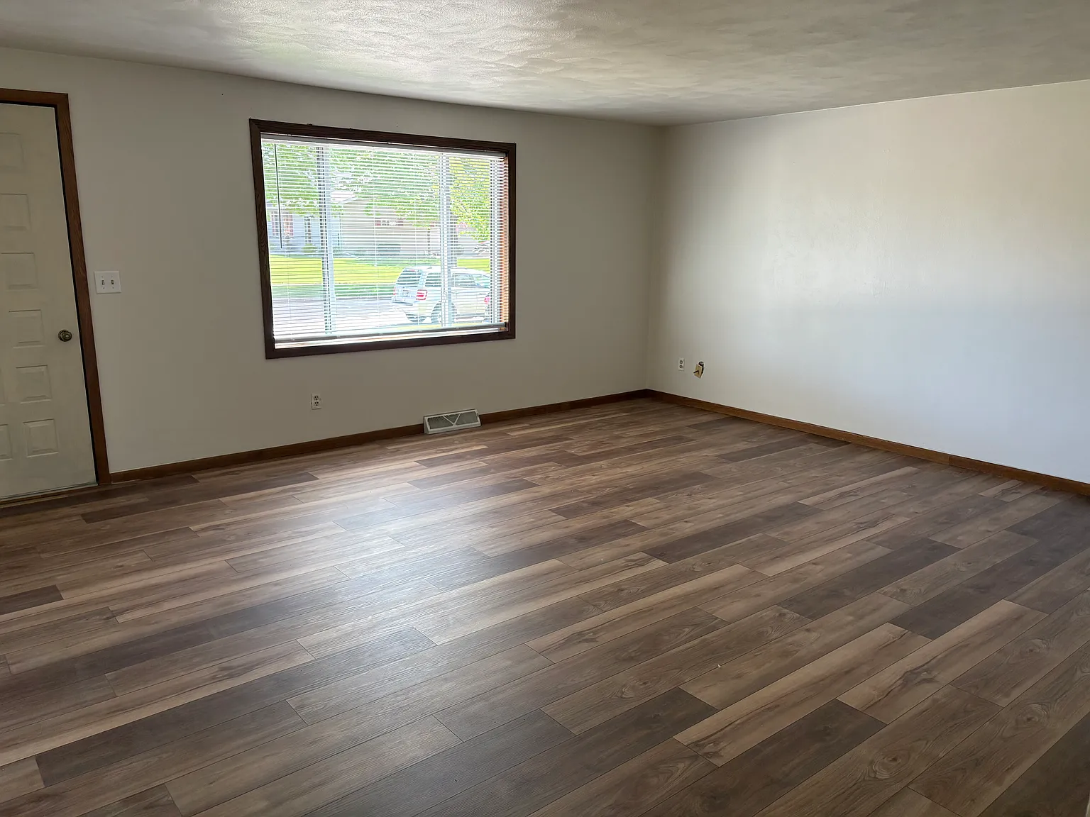 3 bed, 1500 sqft, $1,600 — Photo 3