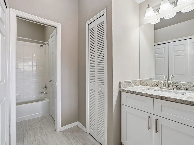 7528 Fenwick Cove Ln — Photo 29