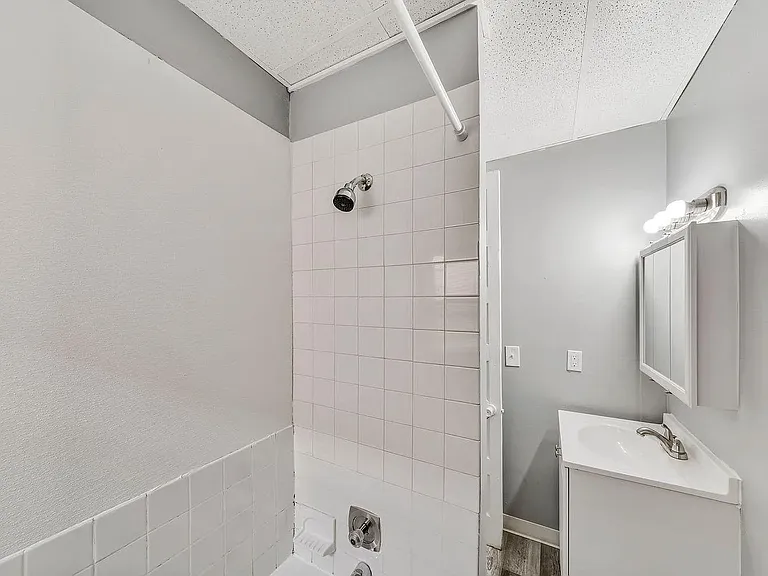 687 Broadway Ave #1-5 — Photo 4