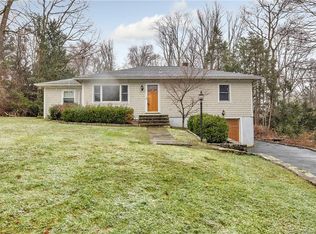 11 Greenwood Dr, Monroe, CT 06468