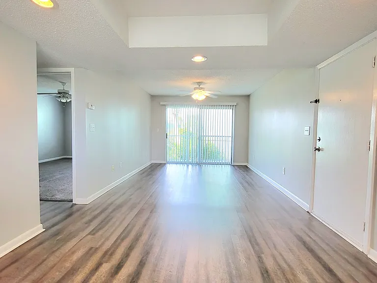 Somerset Oceanside Apartments — Photo 21