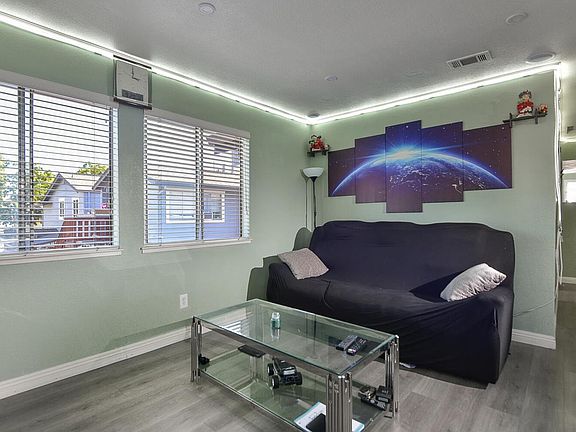 3rd image of 487 Sieber Ct