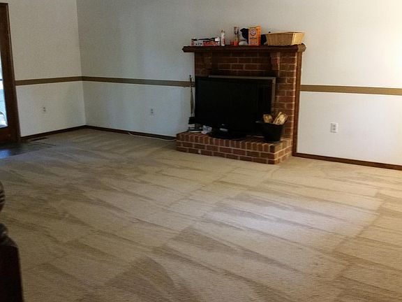 Large living room - fully carpeted.