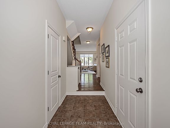 5th image of 472 Celtic Ridge Cres