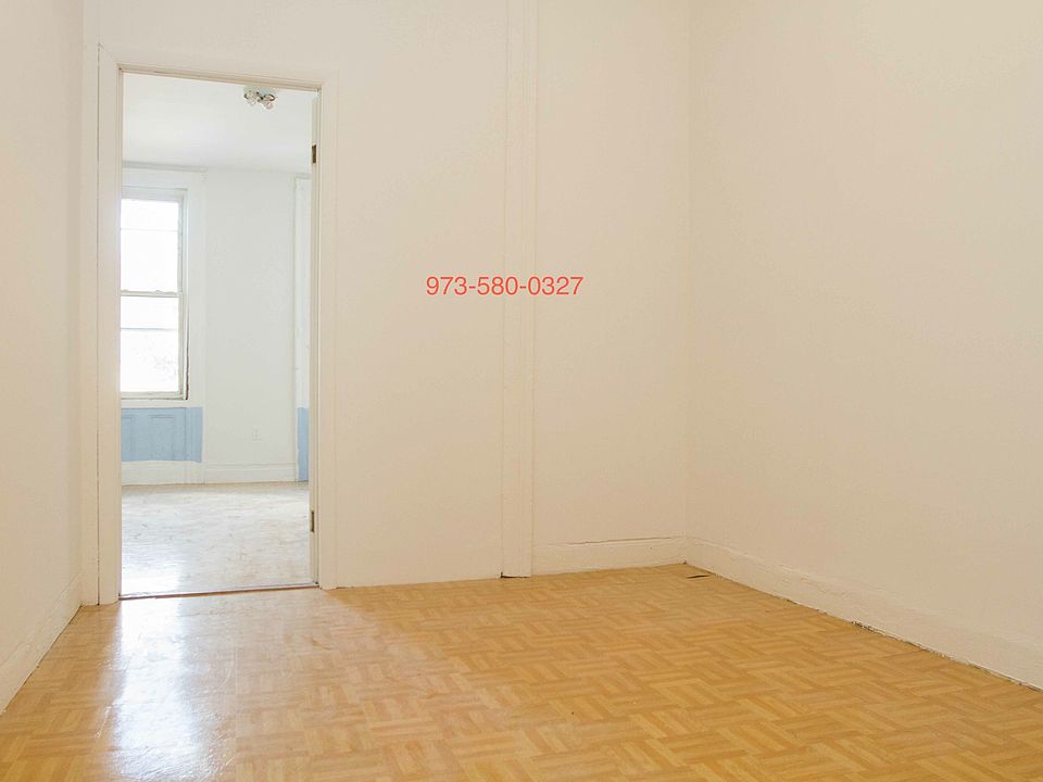 Middle ROOM 1/3