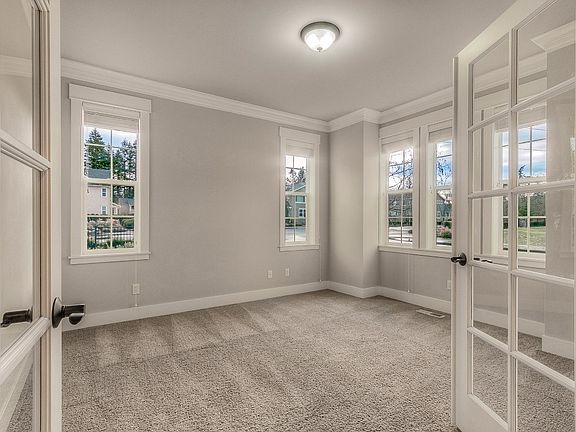 4th image of 24788 SE 13th Pl