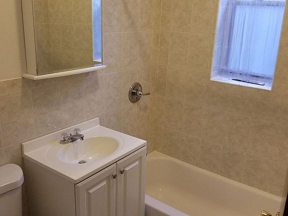 5th image of 3035 49th St APT 3N