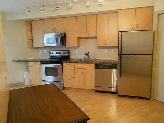 5th image of 103 Bellevue Ave E APT 208