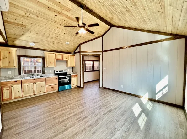 7167 Floral St, Azle, TX 76020
