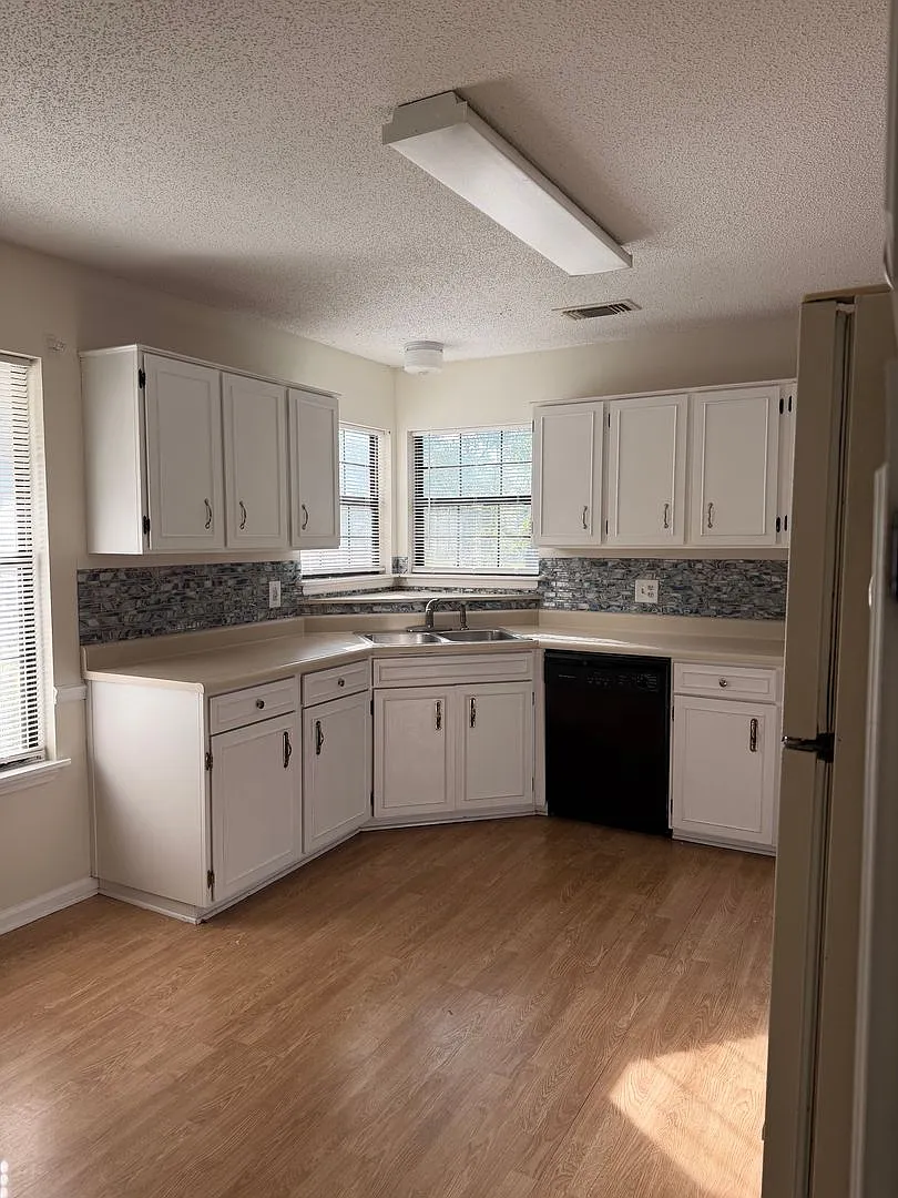 1 Fleming Dr. — Photo 2
