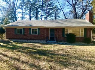 92 Boxwood Dr, Arvonia, VA 23004