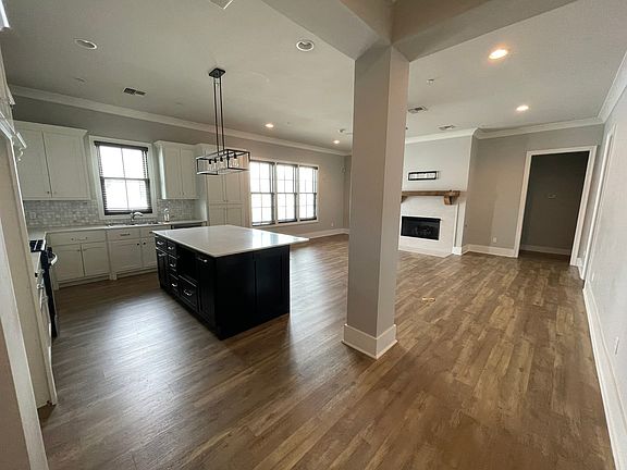 2nd image of 1007 Camellia Blvd #201