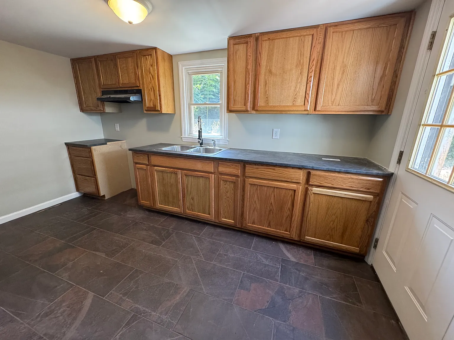 2 bed, 928 sqft, $1,450 — Photo 2