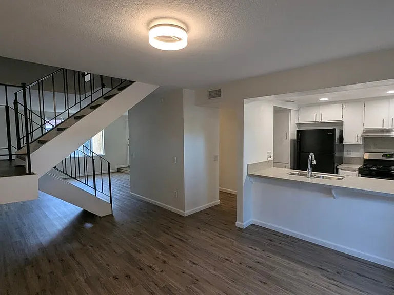 2260 N Indian Canyon Dr #B — Photo 2