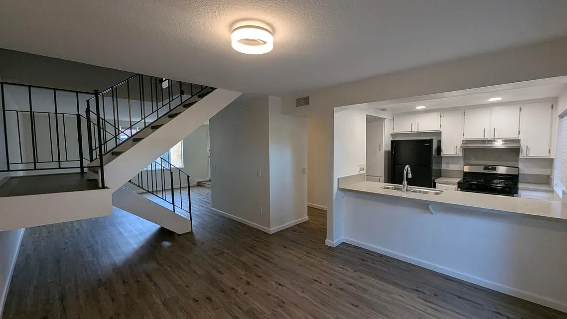 Building Photo - 2260 N Indian Canyon Dr #B