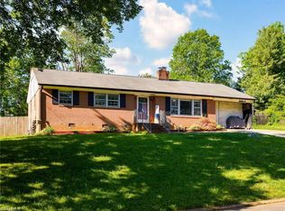 402 Idlewild Dr, Lexington, NC 27295