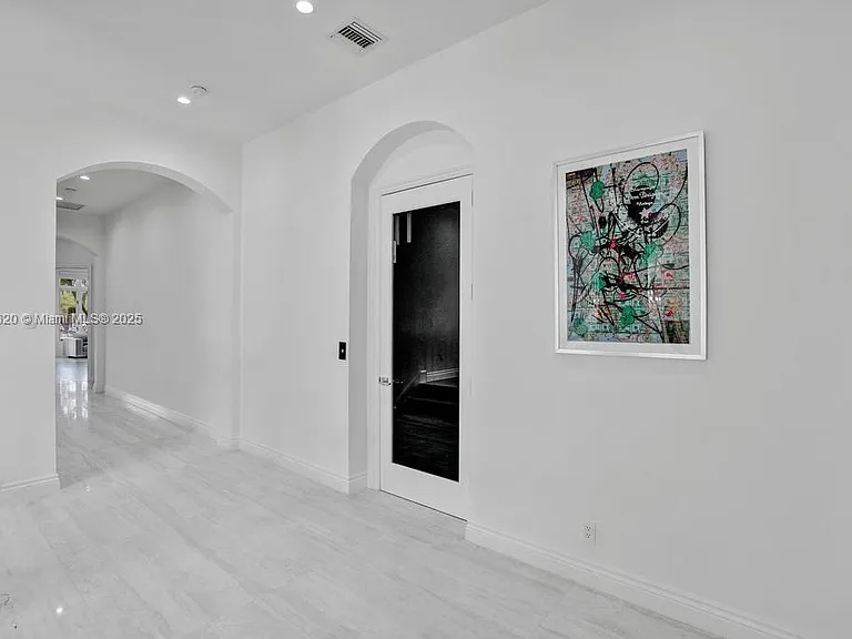 1516 Island Blvd — Photo 45