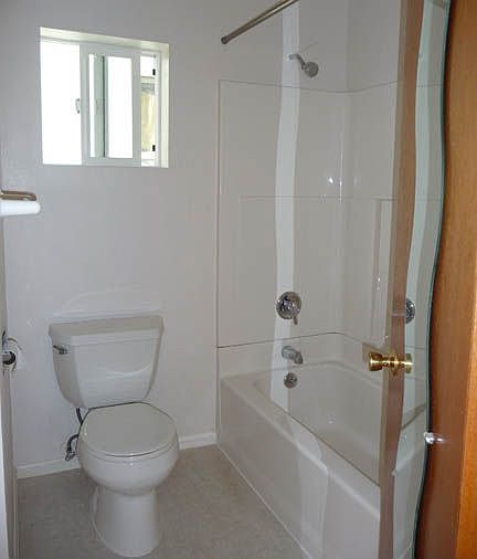 Unit 4 bathroom