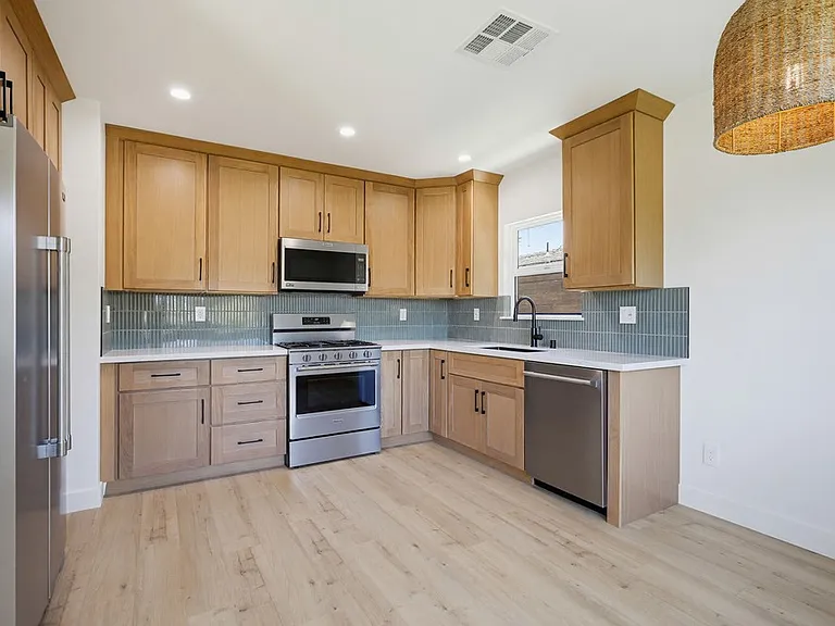 2036 Pomona Ave #A — Photo 8