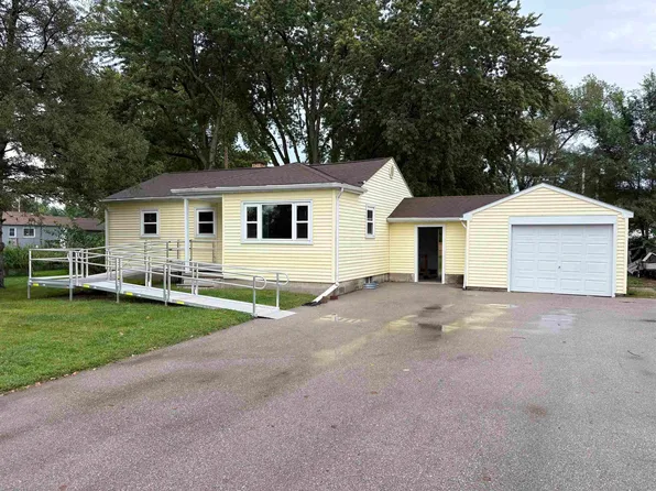 506 3rd St, Washburn, IA 50702