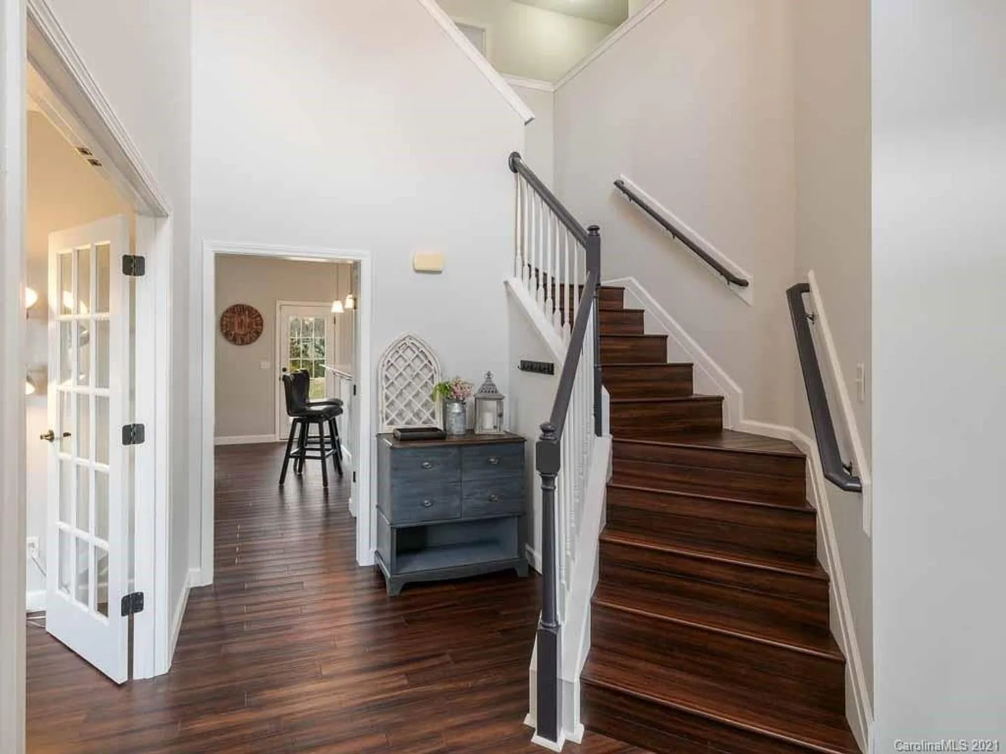 Spacious Home - High-End Finishes - Convenient Location! — Photo 3