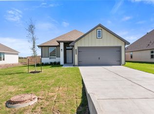366 Harvest Lake Dr, Snook, TX 77878