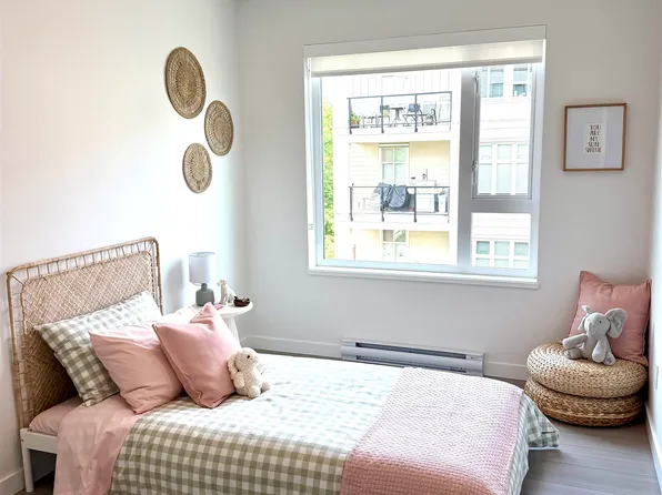 2277 Hawthorne Ave #202, Pt Coquitlam, BC V3C 1W3