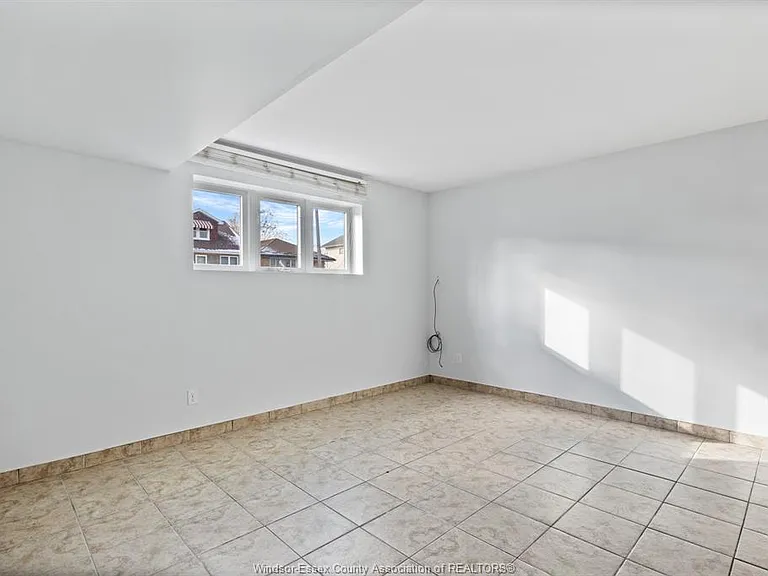 1478 Westcott Rd #LOWER — Photo 3