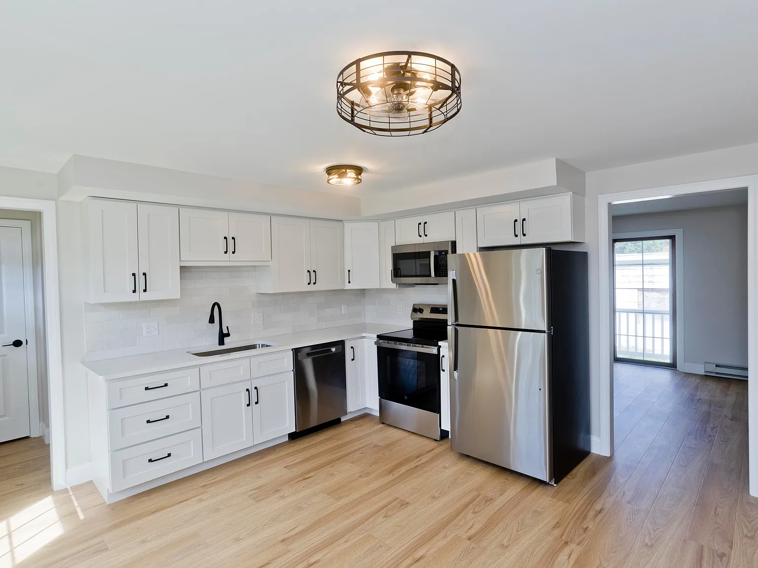 2 bed, 1.5 bath, 1100 sqft, $1,950 — Photo 3