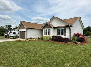 7708 Summit Landing Dr, Browns Summit, NC 27214