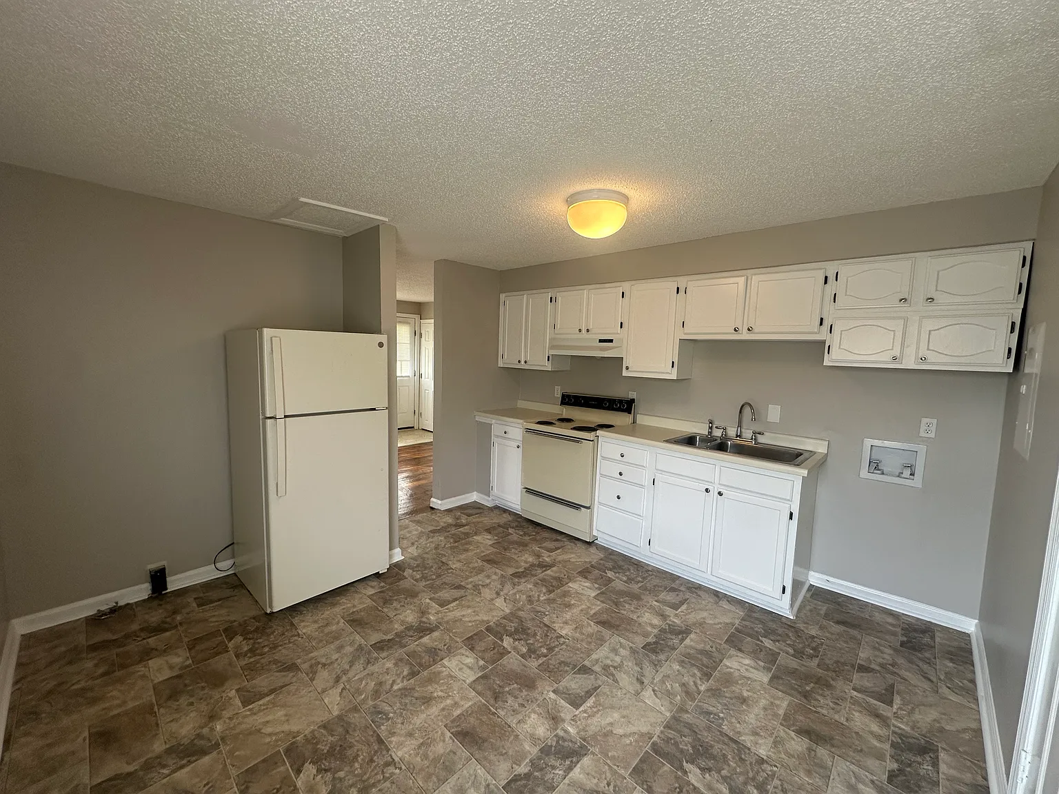 2 bed, 800 sqft, $1,000 — Photo 2