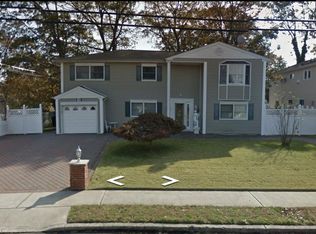49 Oxford St, Lindenhurst, NY