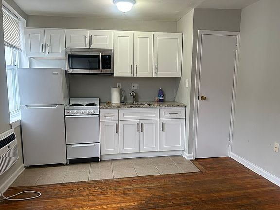 2nd image of 3416 Spring Garden St #33