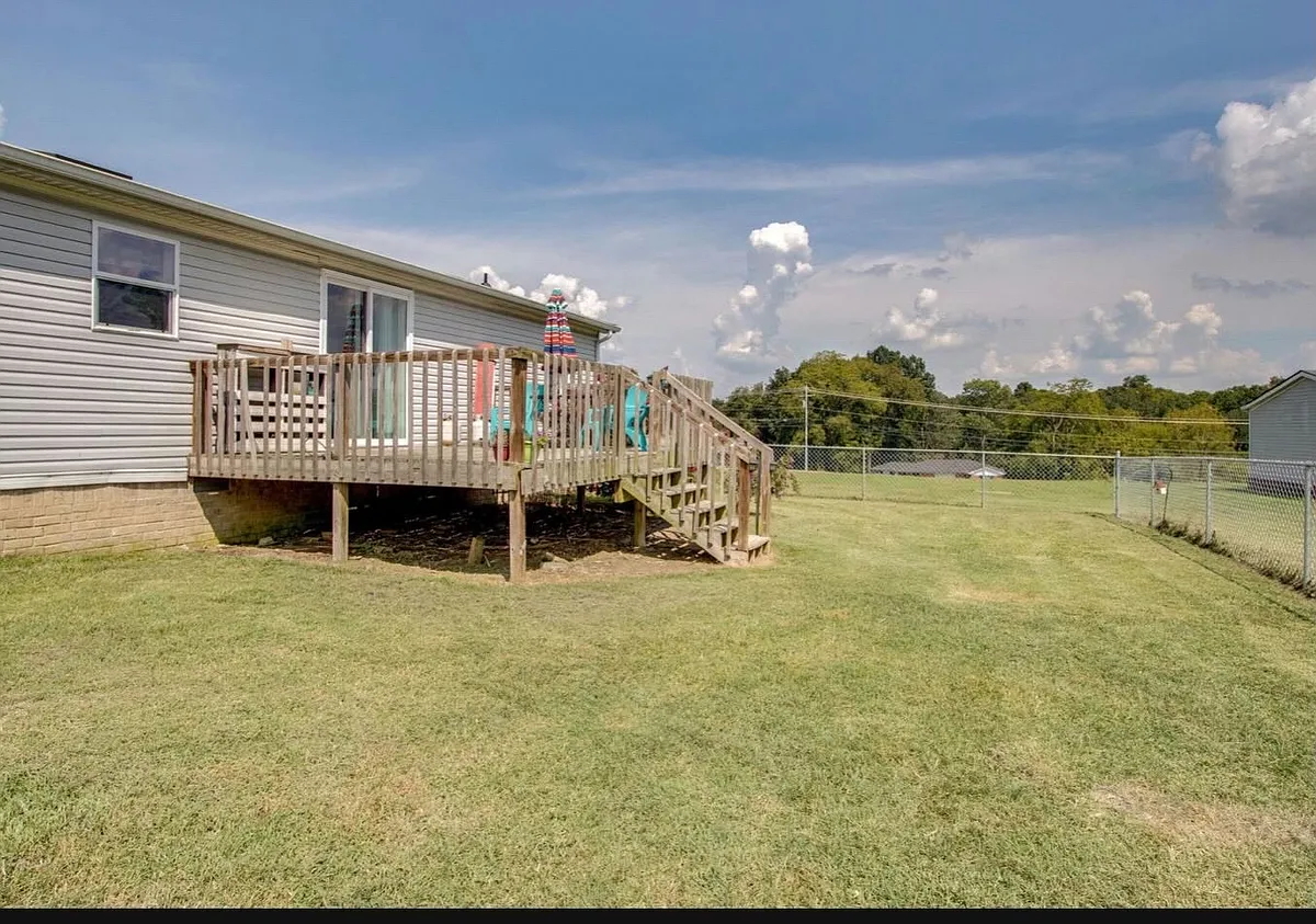 Building Photo - 105 Southpark Cir
