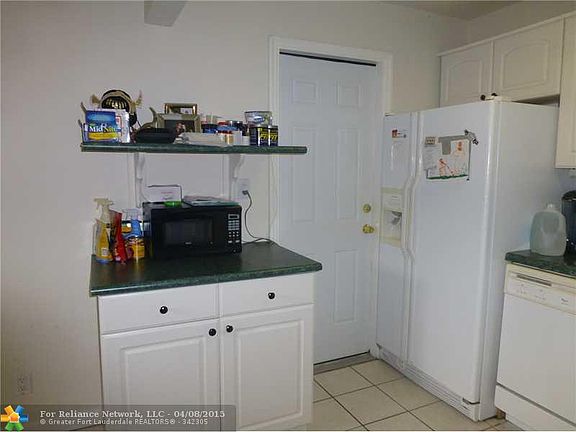 5th image of 5061 SW 40th Ave #1-2