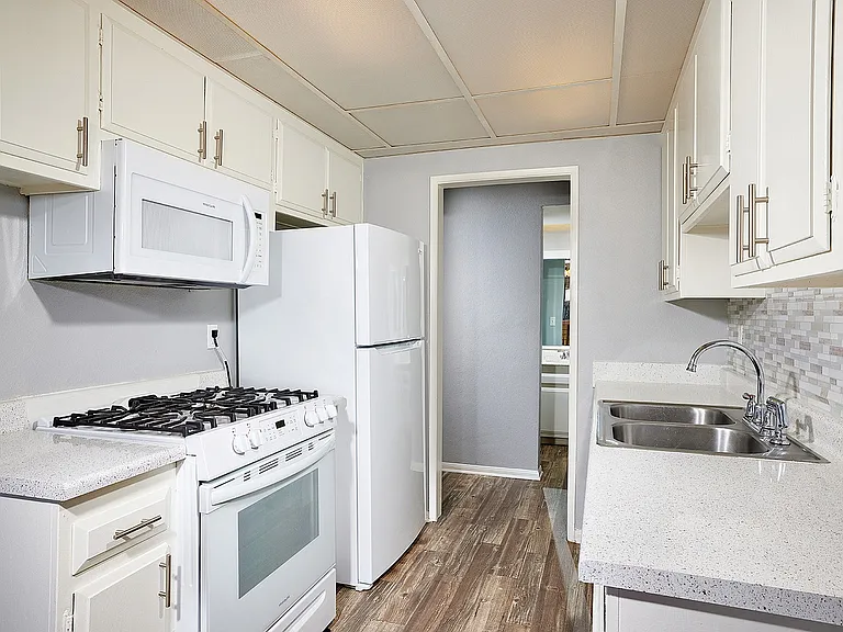 Villa Del Mar Apartments (new) — Photo 30